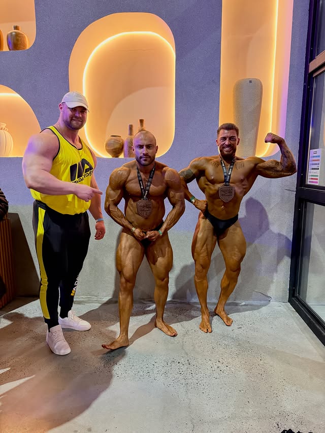 Atletas do Team Jhony no pódio